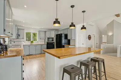 Kitchen island with Nespresso coffee station — Chalet Beach House — Lac-Simon, Outaouais