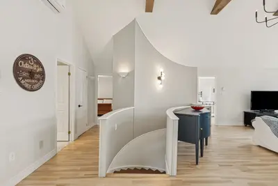 Staircase to lower level with games room — Chalet Beach House — Lac-Simon, Chelsea region