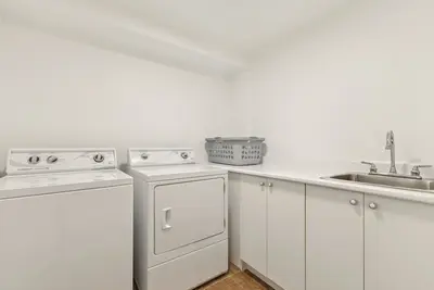 Lower-level laundry room with washer and dryer — Chalet Beach House — Lac-Simon, Quebec