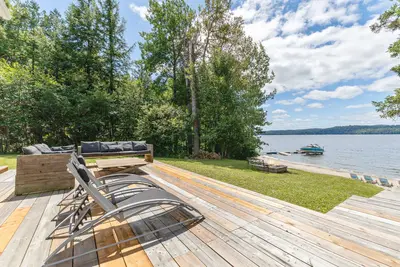 Outdoor sectional under covered canopy for gatherings — Chalet Beach House — Lac-Simon, Outaouais