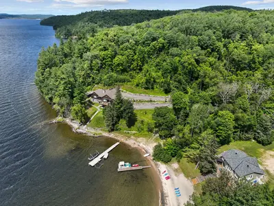 Wide view of the beach and Lac-Simon — Chalet Beach House — Lac-Simon, Laurentians