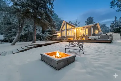 Snow-covered chalet in deep winter — Chalet Beach House — Lac-Simon, Laurentians