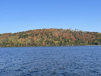 Peak fall foliage on the far shore of Lac-Simon in early October — Chalet Beach House — Lac-Simon, Outaouais